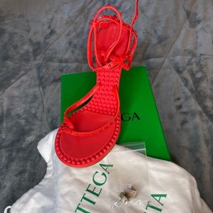 MUST SEE!!-Bottega Veneta- Dot sandals